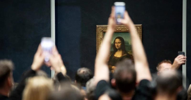 Mona Lisa to be moved after reports of dire conditions at the Louvre spur overhaul