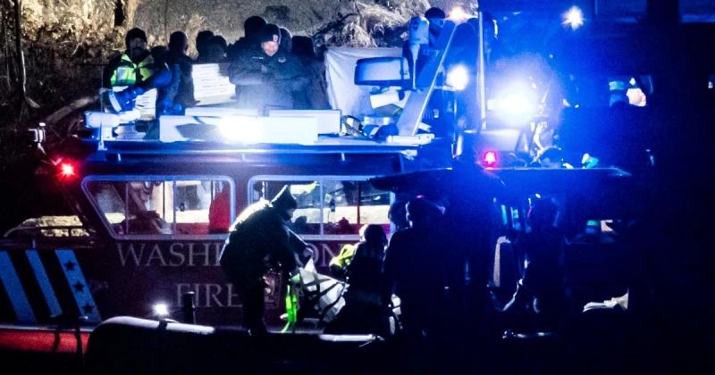 What we know after American Eagle plane crashes with Black Hawk helicopter near Washington, D.C.