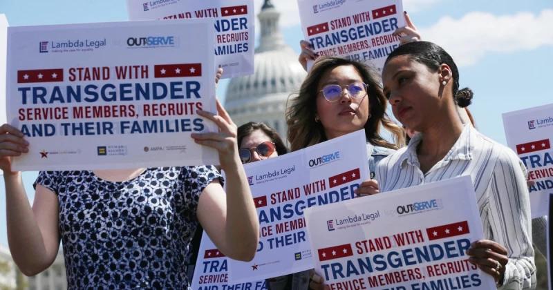 Trump signs executive order barring transgender people from military service