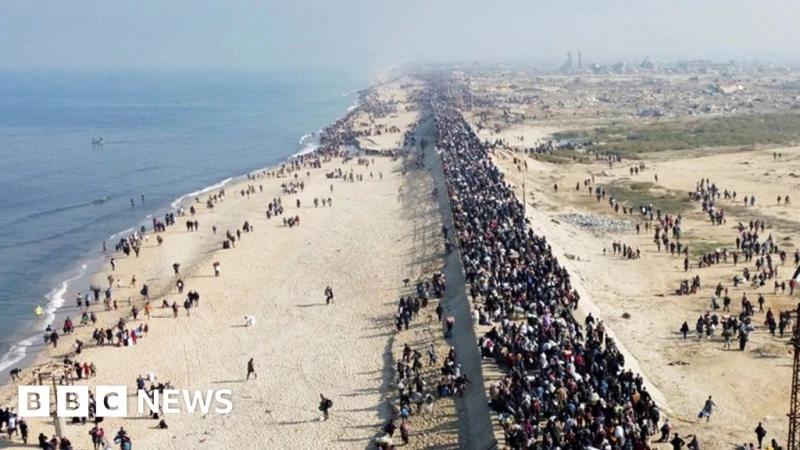 Palestinians return to north Gaza on foot, with belongings in hand