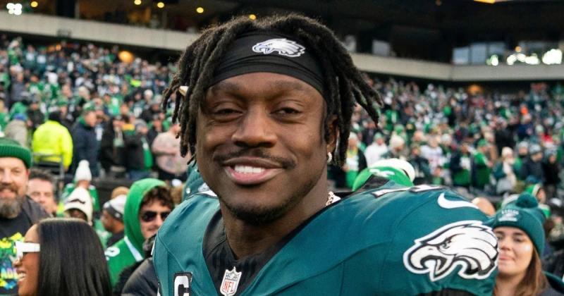Eagles receiver A.J. Brown was reading a book on the sidelines of team's playoff win 