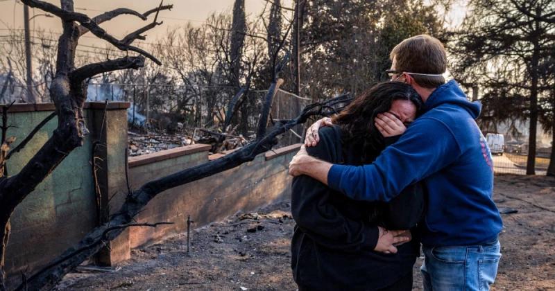 Los Angeles residents return to ashes and ruins after devastating wildfires
